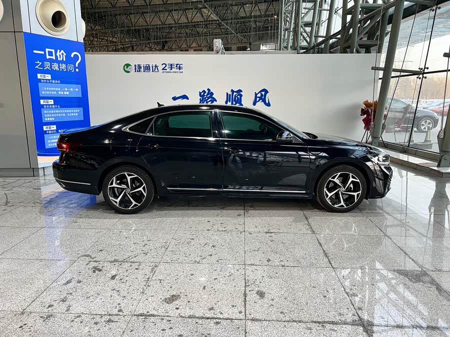 Volkswagen Passat 2023 car image #4