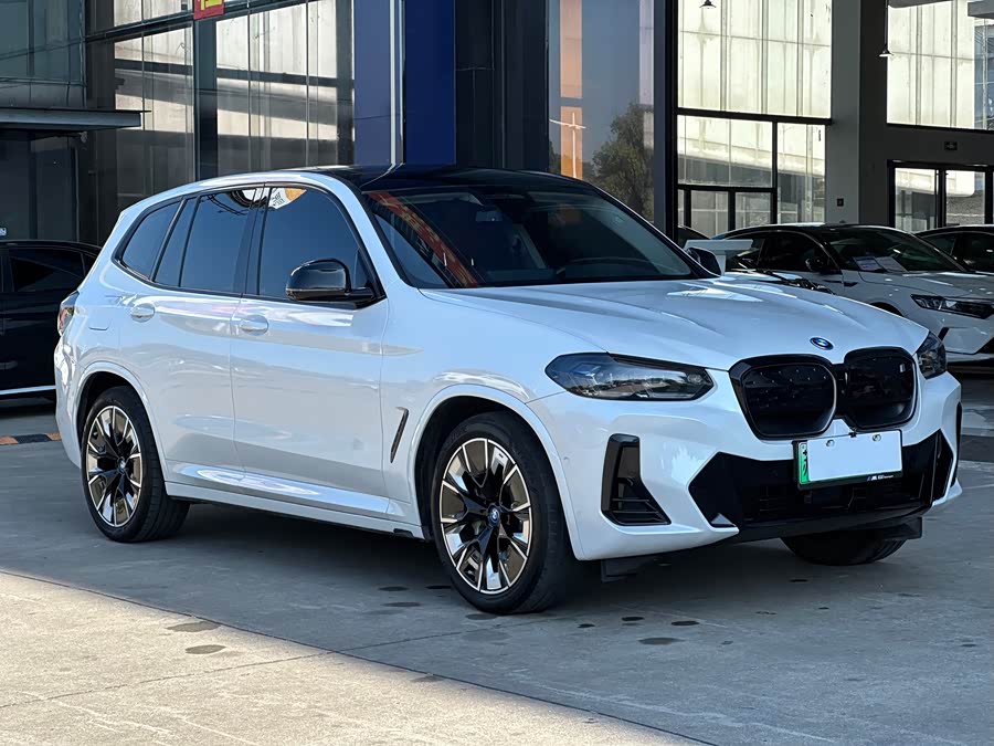 BMW iX3 2023 immagine di auto #4