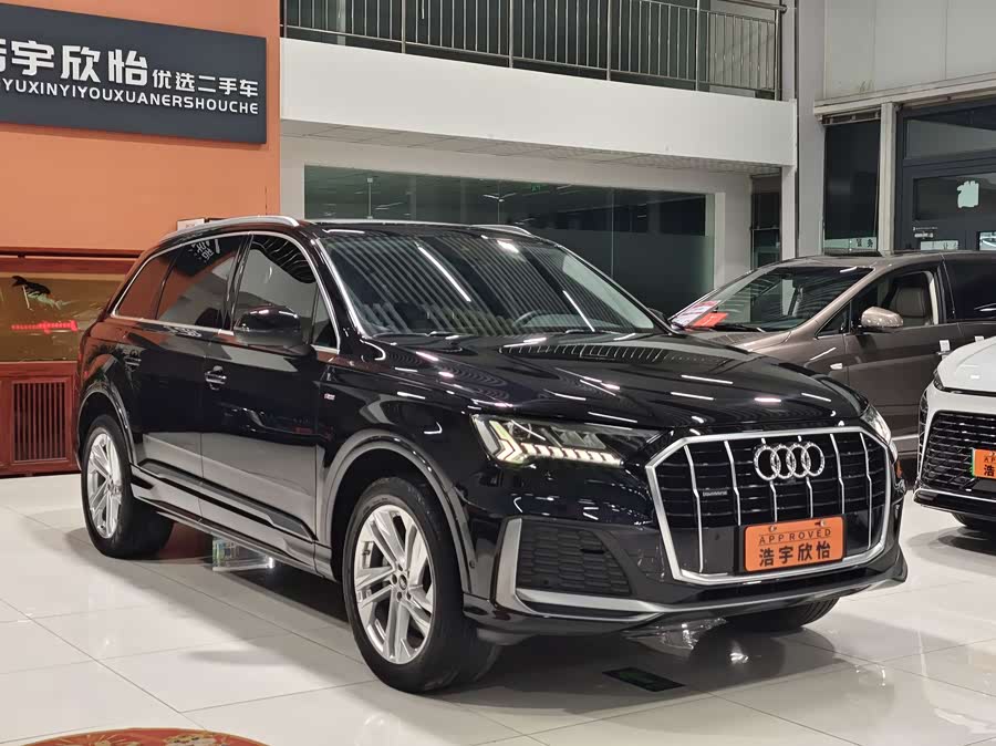 Audi Q7 2021 car image #4