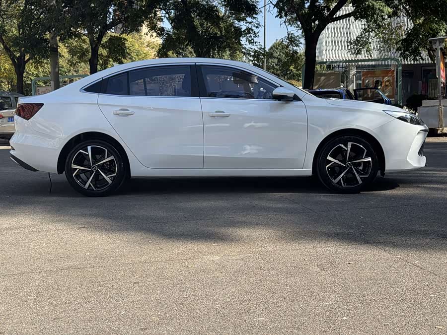 Roewe i5 2023 car image #4