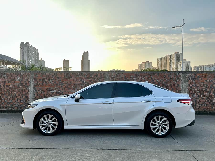 Toyota Camry 2022 immagine di auto #4