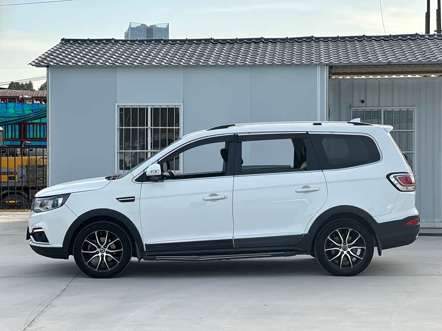 Forthing SX6 2018 #4 Forthing SX6 2018 imagen de coche #4