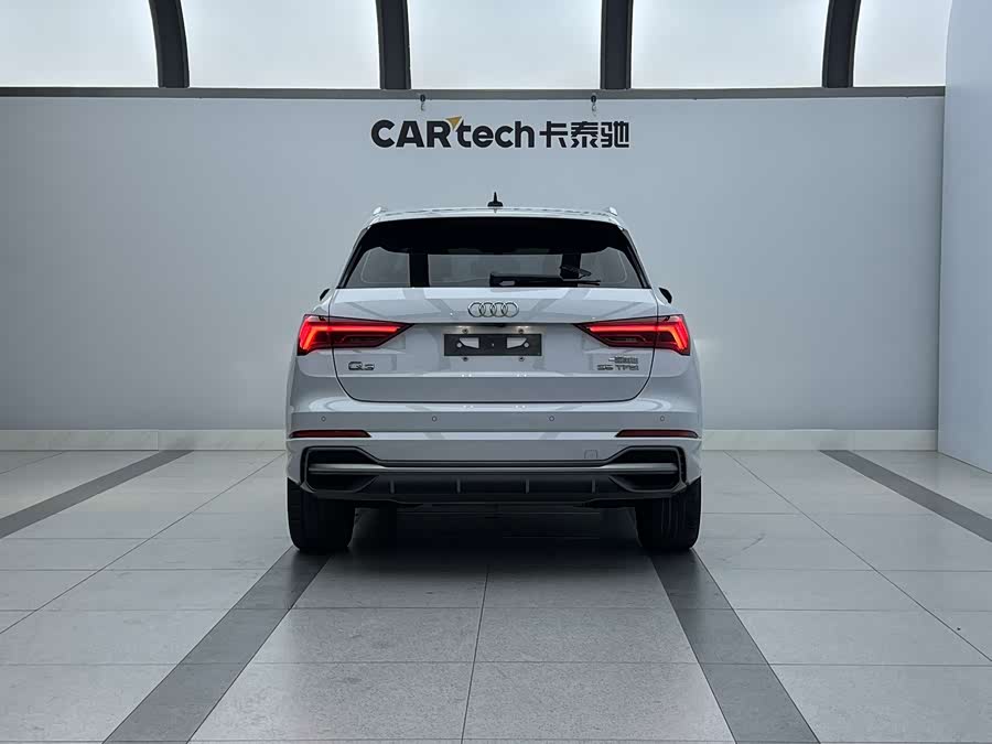 Audi Q3 2022 car image #4