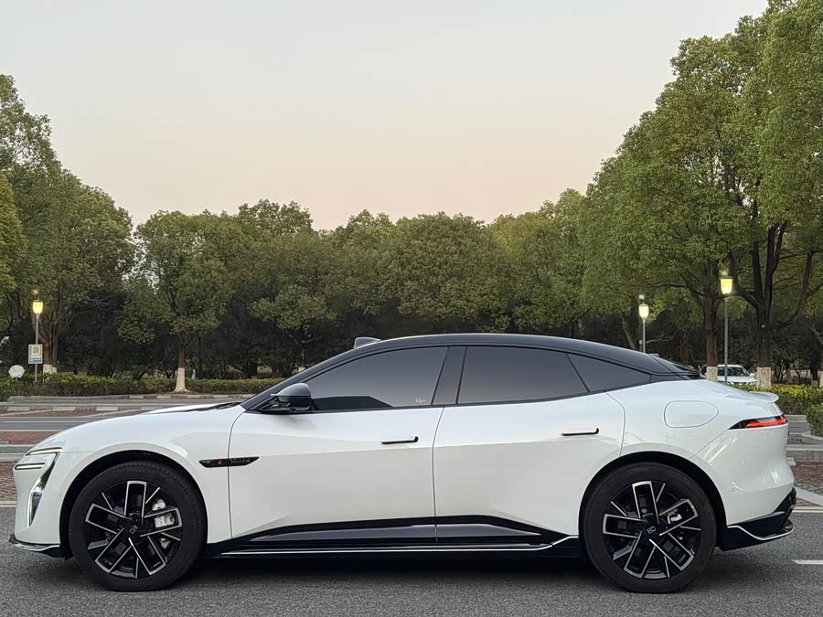 阿维塔 阿维塔06 2025 汽车图片 #4