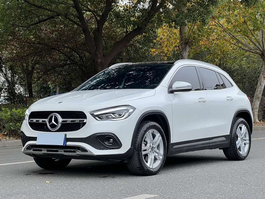 Mercedes-Benz GLA Class 2023 car image #4