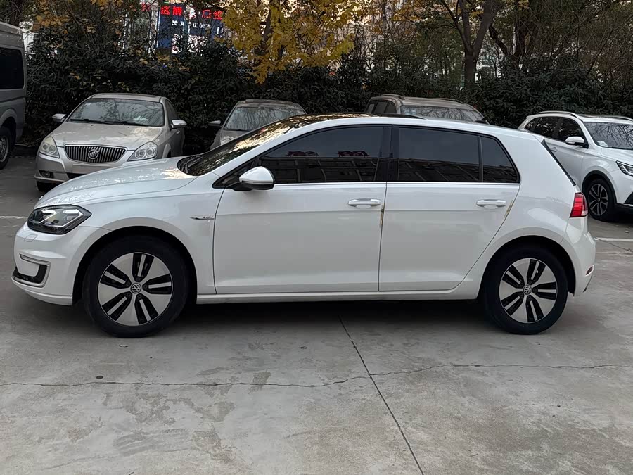 Volkswagen Golf Pure Electric 2020 car image #4