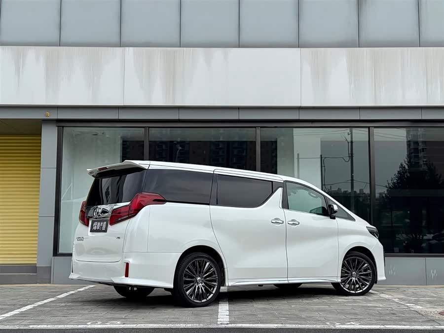 Toyota Alphard 2019 car image #4
