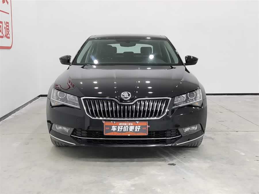 Skoda Superb 2018 car image #4