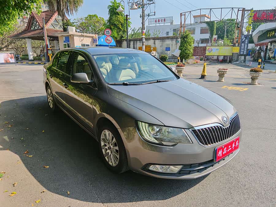 Skoda Superb 2014 car image #4