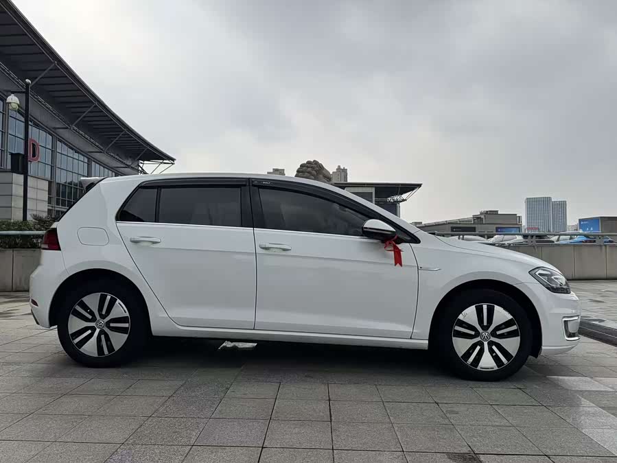Volkswagen Golf Pure Electric 2021 imagen de coche #4
