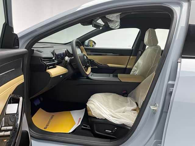 GEELY 2025 car image #4