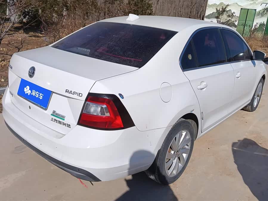 Skoda Rapid 2018 imagen de coche #4