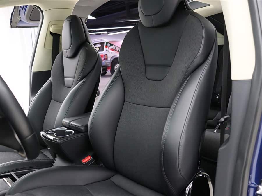 Tesla Model X 2017 car image #4