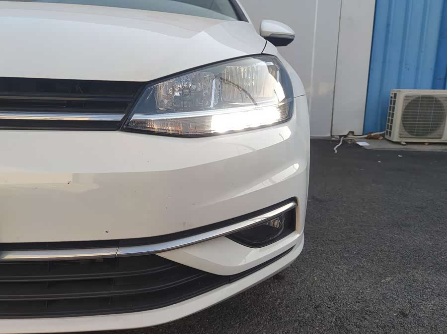 Volkswagen Golf 2020 car image #4