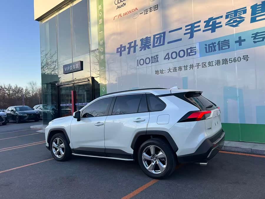 Toyota RAV4 2021 صورة سيارة #4