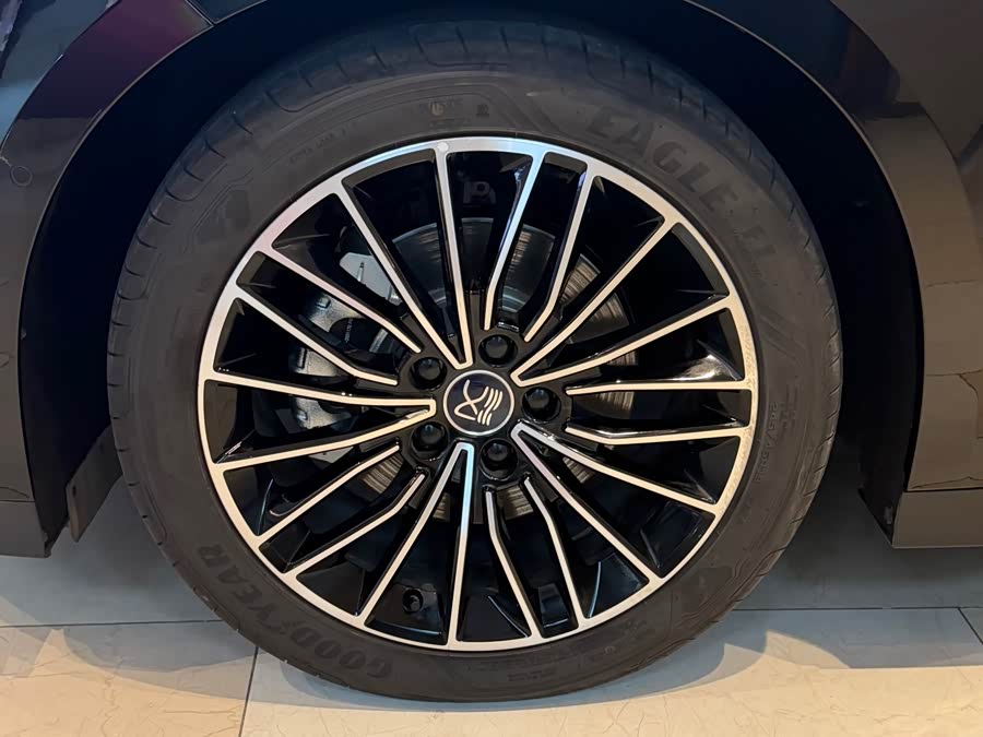 BYD Han 2025 car image #4