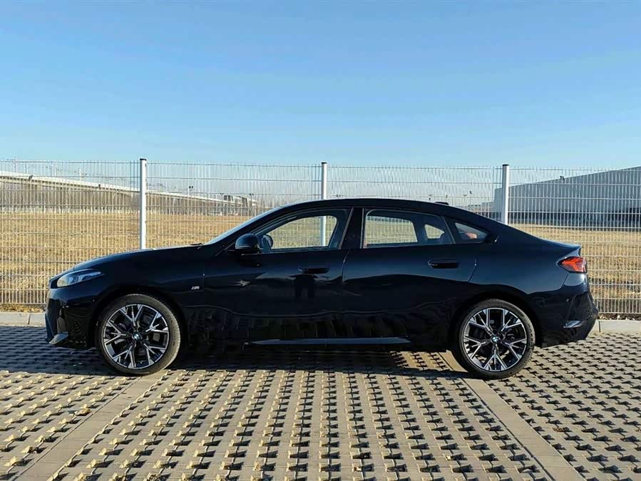 BMW 2 Series 2025 #4 BMW 2 Series 2025 car image #4