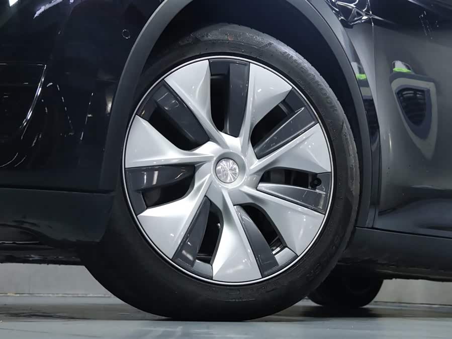 Tesla Model Y 2022 car image #4