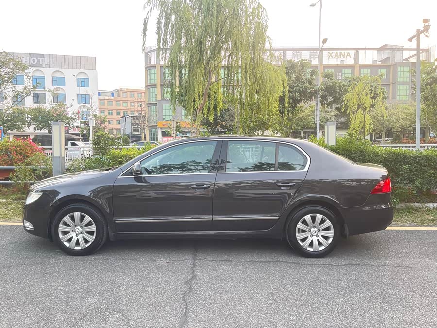 Skoda Superb 2012 immagine di auto #4