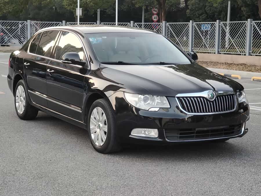 Skoda Superb 2013 car image #4