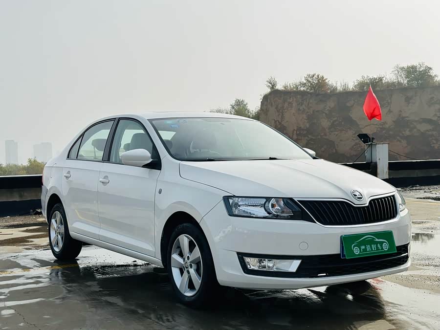 Skoda Rapid 2015 #4 Skoda Rapid 2015 car image #4