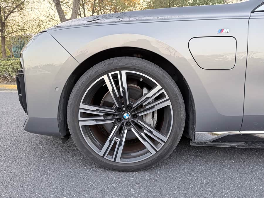 BMW i7 2024 imagen de coche #4