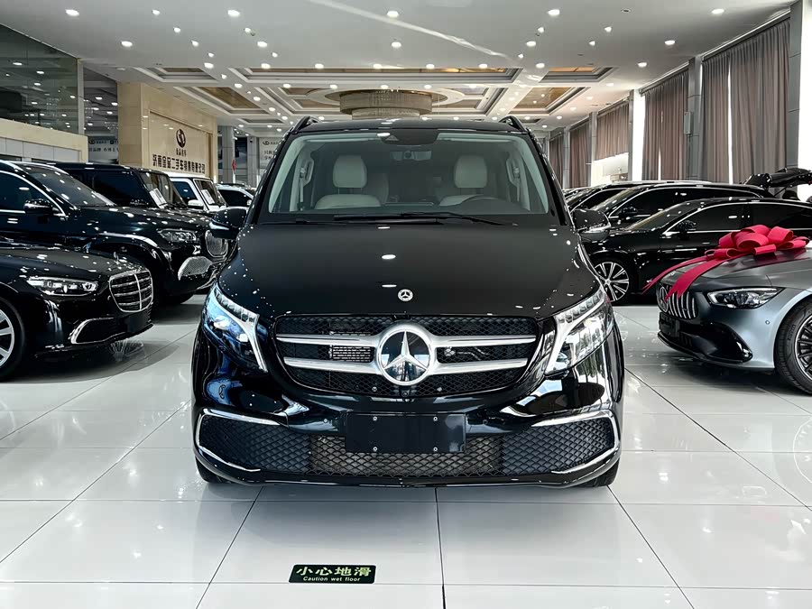 Mercedes-Benz V Class 2023 immagine di auto #4