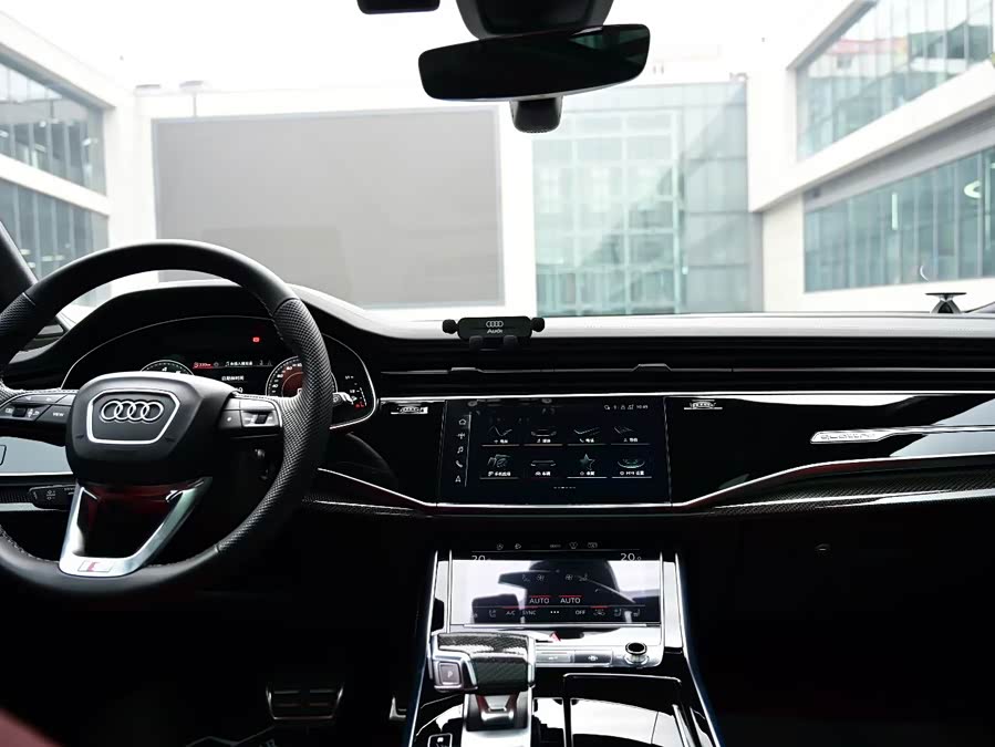 Audi SQ7 2024 car image #4