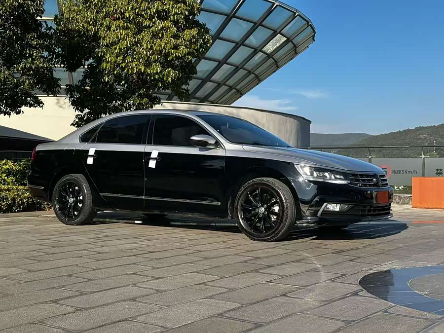 Volkswagen Passat 2017 car image #4