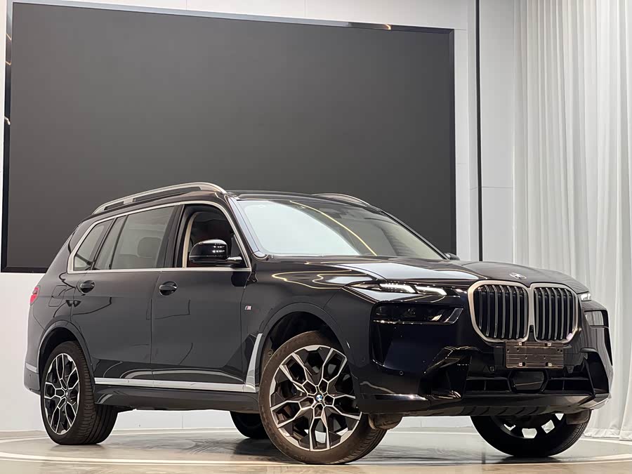 BMW X7 2024 car image #4