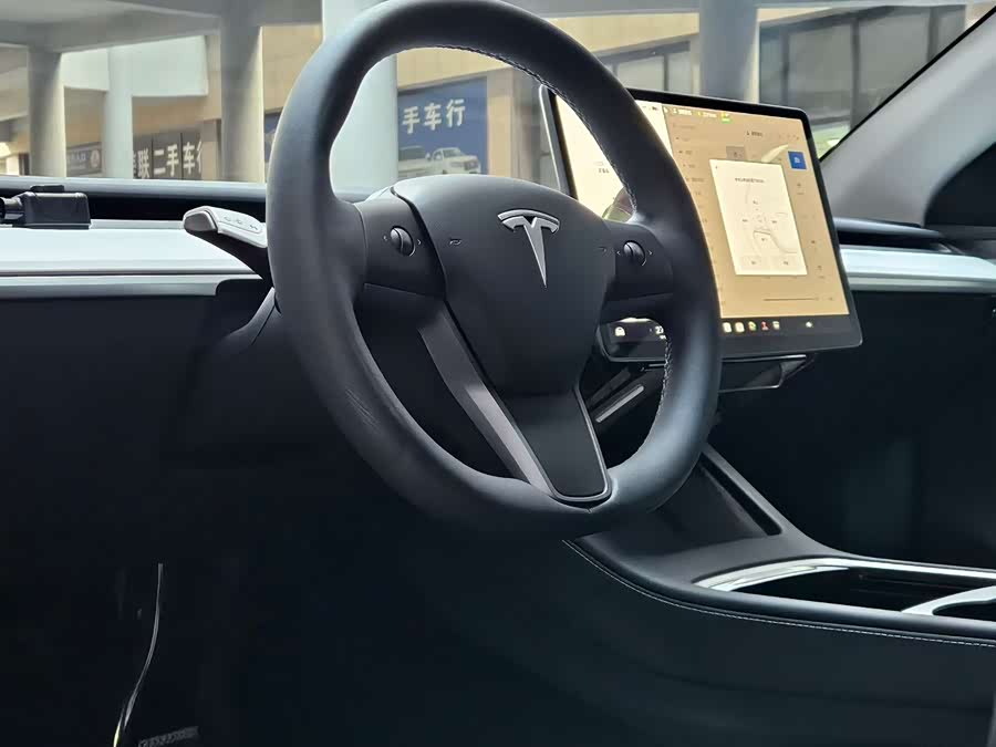 Tesla Model Y 2024 #4 Tesla Model Y 2024 car image #4