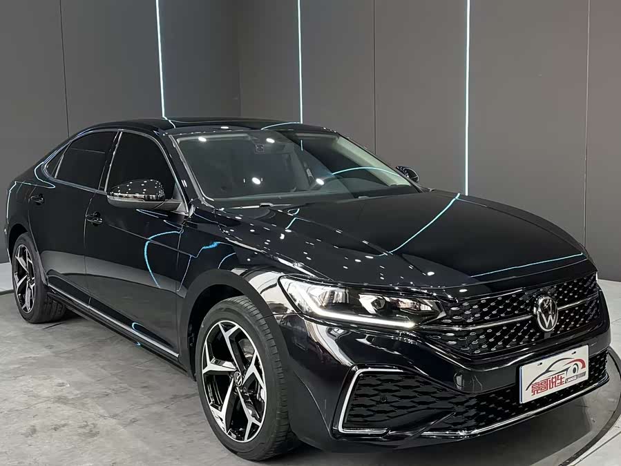 Volkswagen Passat 2024 car image #4