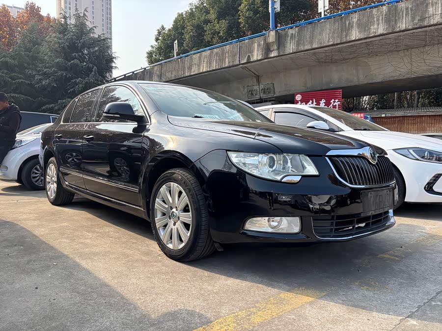 Skoda Superb 2013 car image #4