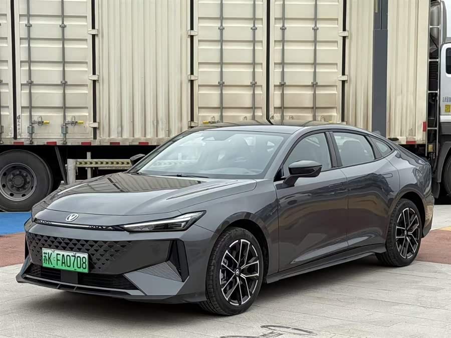 Changan UNI-V iDD 2025 car image #4