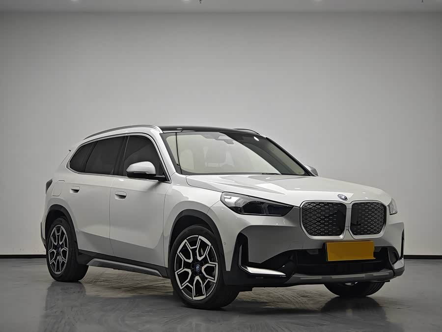 BMW iX1 2025 #4 BMW iX1 2025 car image #4