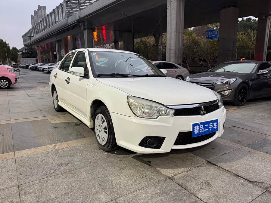 Soueast V3 Lingyue 2014 car image #4