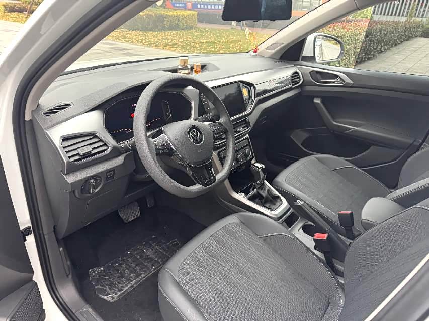 Volkswagen T-Cross 2024 car image #4