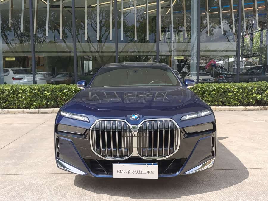 BMW 7 Series 2024 car image #4