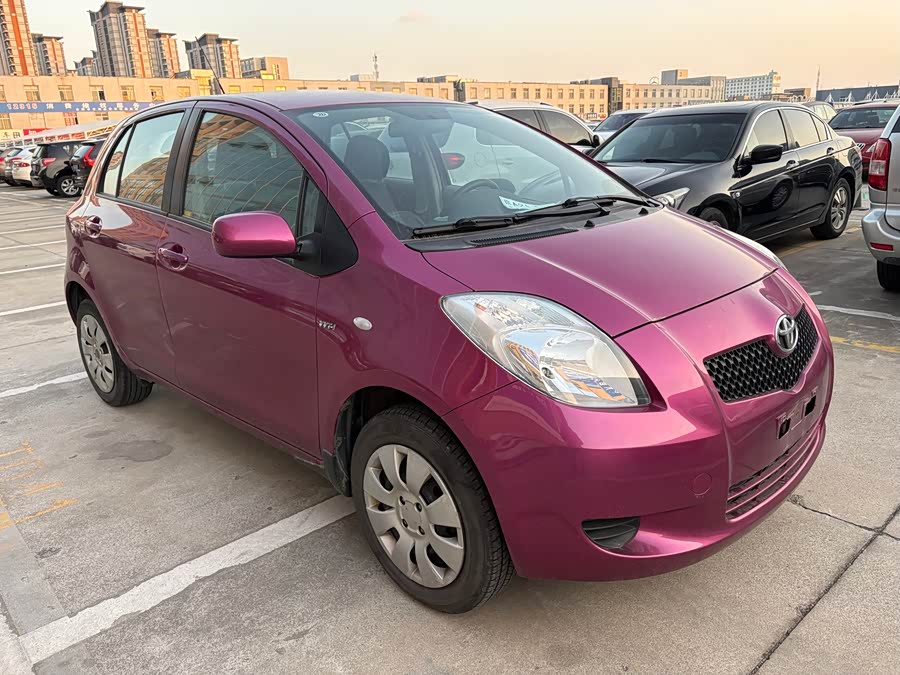 Toyota Yaris 2010 car image #4