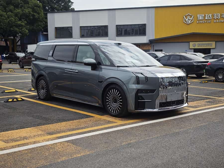 极氪 极氪009 2024 汽车图片 #4