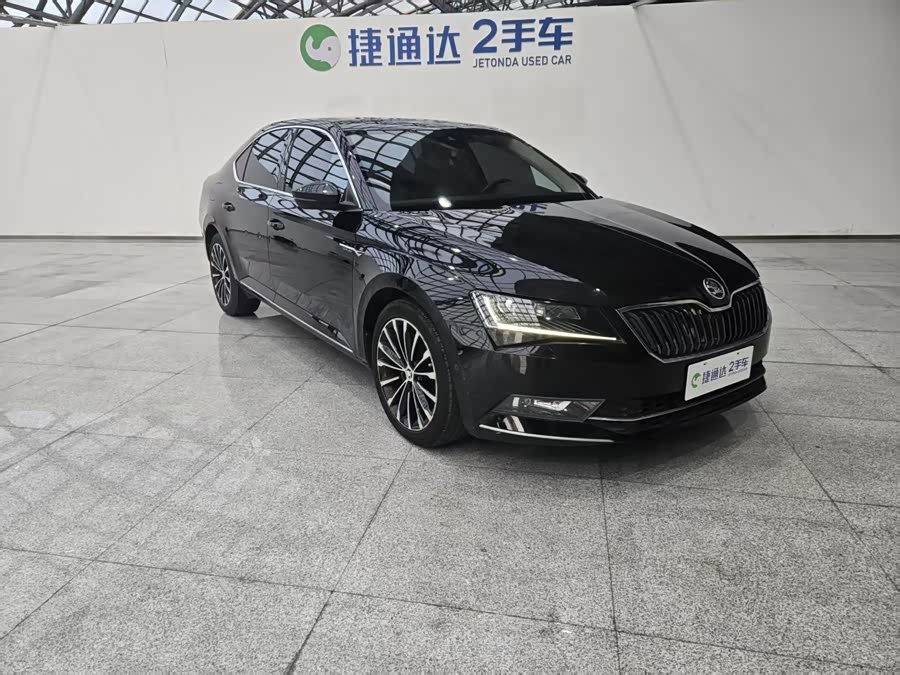 Skoda Superb 2016 car image #4