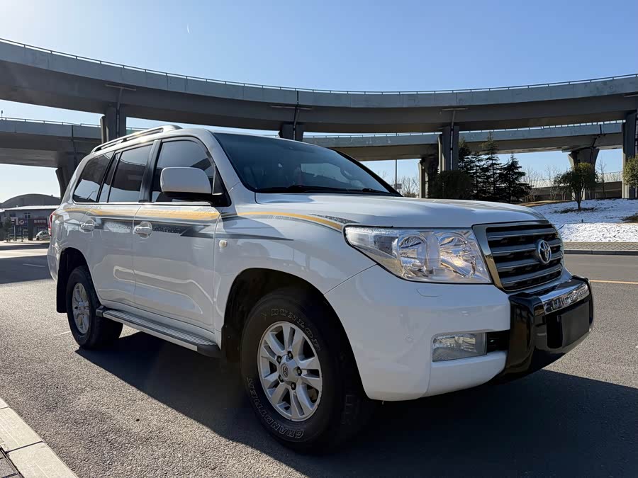 Toyota Land Cruiser 2011 immagine di auto #4