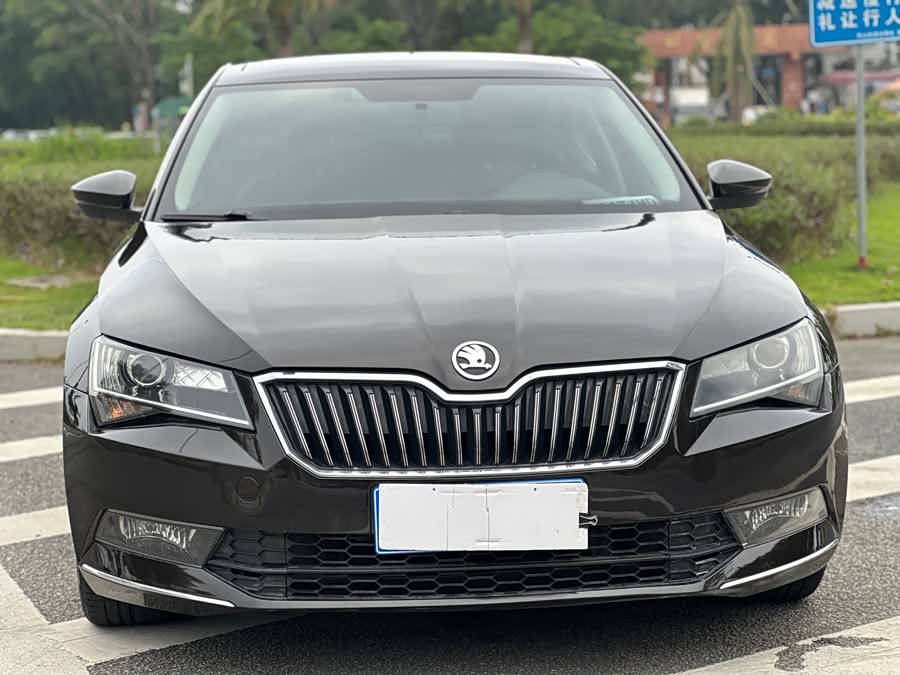 Skoda Superb 2018 #4 Skoda Superb 2018 car image #4