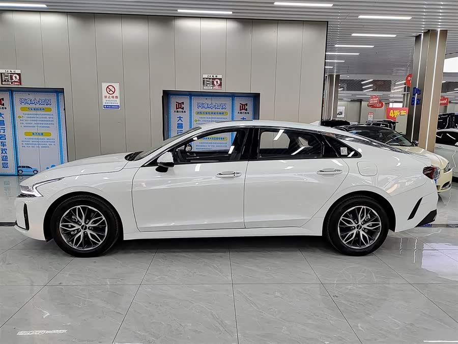Kia K5 2025 car image #4