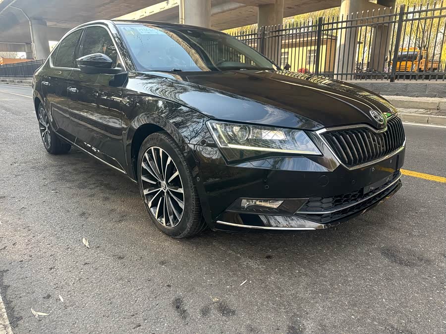 Skoda Superb 2016 car image #4