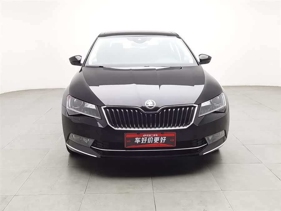Skoda Superb 2018 car image #4