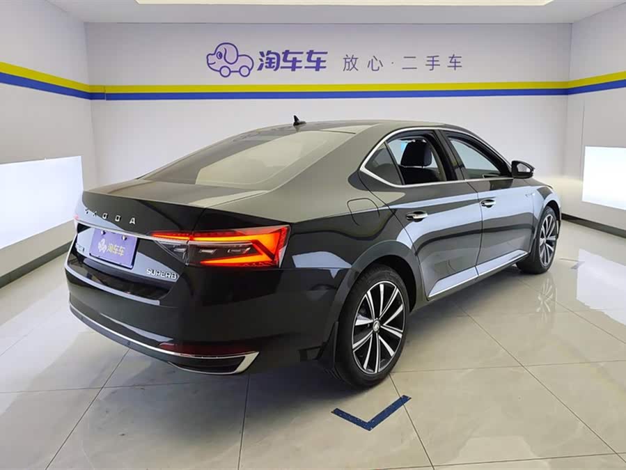 Skoda Superb 2024 car image #4