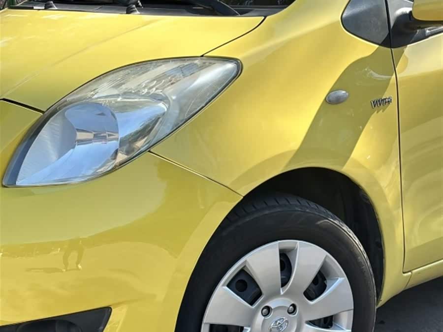 Toyota Yaris 2010 imagen de coche #4