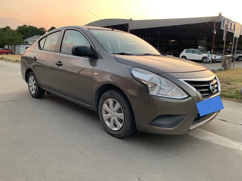 Nissan Sunny 2018 #4 Nissan Sunny 2018 car image #4