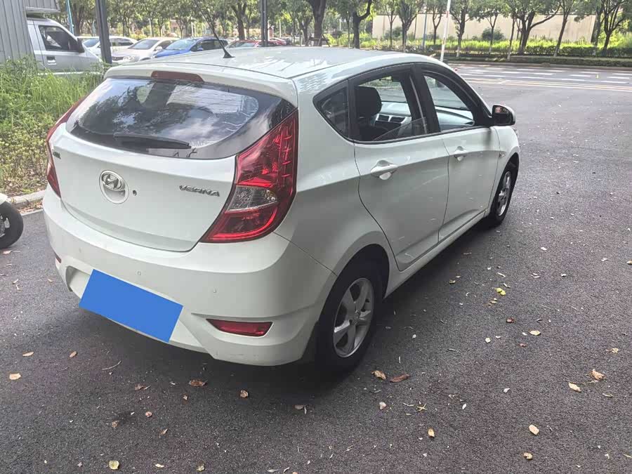 Mazda Reina Hatchback 2015 #4 Mazda Reina Hatchback 2015 car image #4